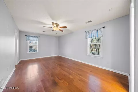 Living - 2890 Jaybird Rd, Hernando, MS 38632 photo 4 of 4