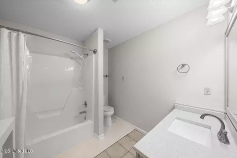 Bath - 2890 Jaybird Rd, Hernando, MS 38632 photo 2 of 2