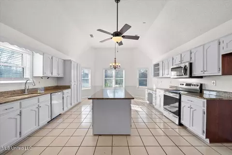 Kitchen - 2890 Jaybird Rd, Hernando, MS 38632 photo 1 of 4