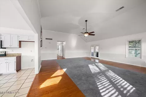 Living - 2890 Jaybird Rd, Hernando, MS 38632 photo 3 of 4