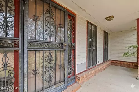 Exterior - 1038 W Oak Grove Rd, Hernando, MS 38632 photo 2 of 2