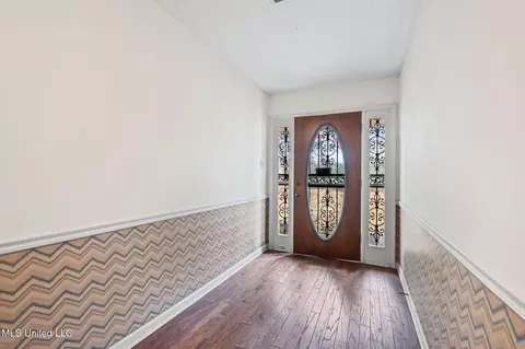 Entry Way - 1038 W Oak Grove Rd, Hernando, MS 38632 photo 1 of 2