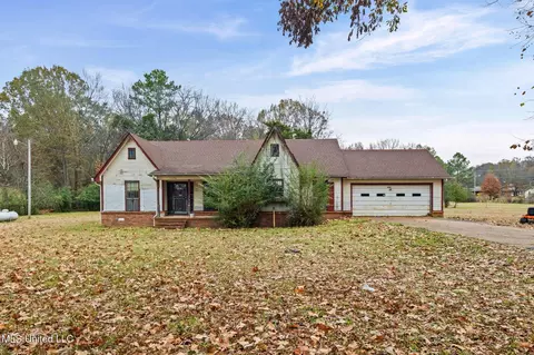 Exterior - 1038 W Oak Grove Rd, Hernando, MS 38632 photo 1 of 2