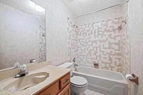 Bath - 1038 W Oak Grove Rd, Hernando, MS 38632 photo 1 of 1