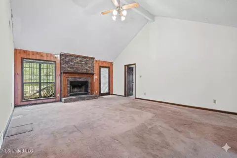 Living - 1038 W Oak Grove Rd, Hernando, MS 38632 photo 1 of 1