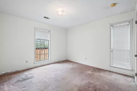 Bedroom - 1038 W Oak Grove Rd, Hernando, MS 38632 photo 2 of 3