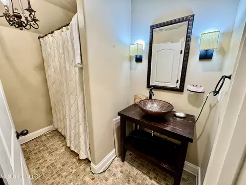 Bath - 1432 W Notting Hill Cv, Hernando, MS 38632 photo 5 of 5
