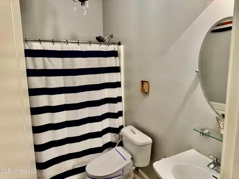 Bath - 1432 W Notting Hill Cv, Hernando, MS 38632 photo 1 of 5