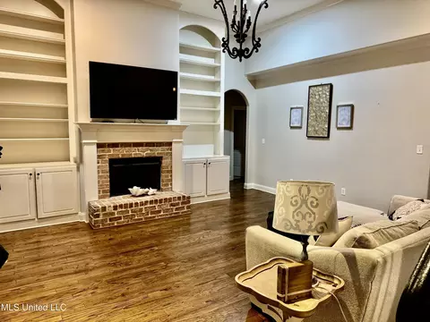 Living - 1432 W Notting Hill Cv, Hernando, MS 38632 photo 1 of 2