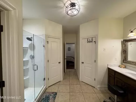 Entry Way - 1432 W Notting Hill Cv, Hernando, MS 38632 photo 3 of 7