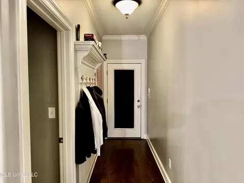 Entry Way - 1432 W Notting Hill Cv, Hernando, MS 38632 photo 2 of 7