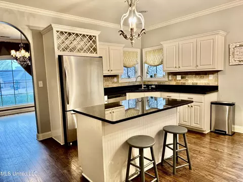 Kitchen - 1432 W Notting Hill Cv, Hernando, MS 38632 photo 1 of 3