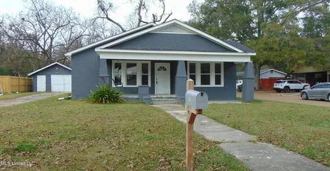 805 Lee Ave, Crystal Springs, MS 39059