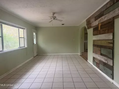 Living - 307 E Dewey Camp Rd, Florence, MS 39073 photo 4 of 4