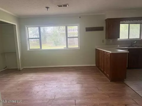 Living - 307 E Dewey Camp Rd, Florence, MS 39073 photo 3 of 4