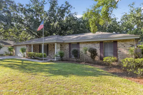 2560 Old Bay Rd, Biloxi, MS 39531