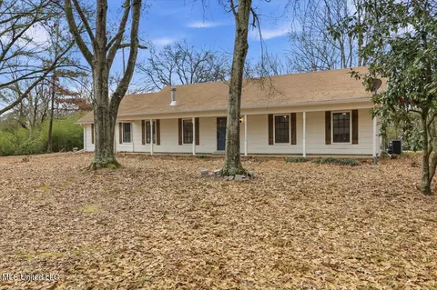 Exterior - 2339 N Pine Lea Dr, Jackson, MS 39209 photo 3 of 5