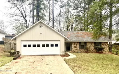 111 Sara Dr, Brandon, MS 39042