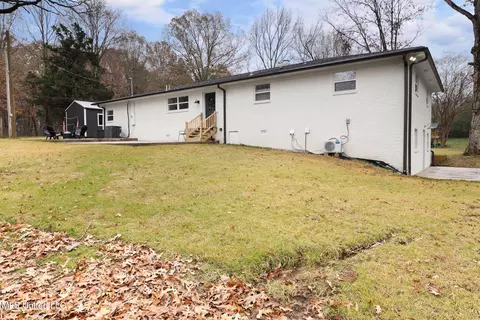 Exterior - 25 S Robertson Rd, Hernando, MS 38632 photo 3 of 4