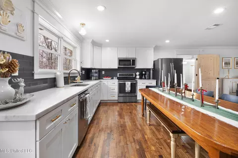 Kitchen - 25 S Robertson Rd, Hernando, MS 38632 photo 1 of 1