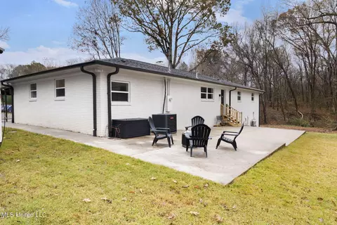 Exterior - 25 S Robertson Rd, Hernando, MS 38632 photo 2 of 4