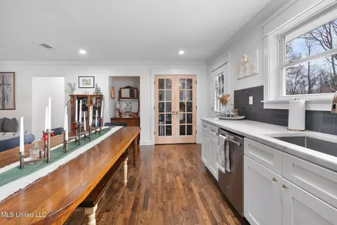 Dining - 25 S Robertson Rd, Hernando, MS 38632 photo 1 of 1