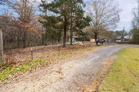 Exterior - 25 S Robertson Rd, Hernando, MS 38632 photo 4 of 4