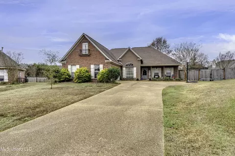 211 Crown Pointe Cir, Pearl, MS 39208