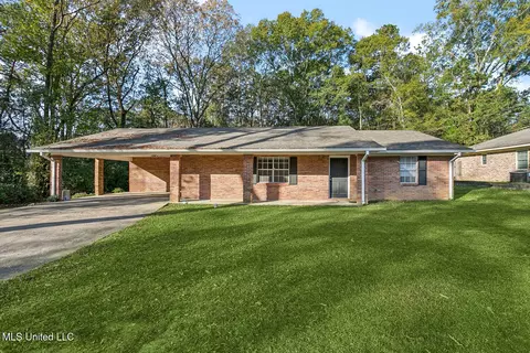 427 Lakeview Ave, Mccomb, MS 39648