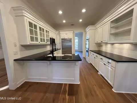 Kitchen - 113 Reserve Xing, Madison, MS 39110 photo 9 of 11