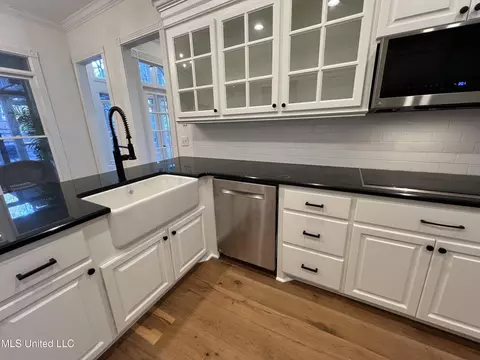 Kitchen - 113 Reserve Xing, Madison, MS 39110 photo 7 of 11