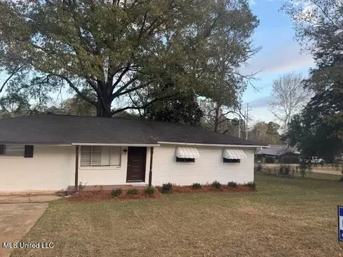 102 E Lakeview Cir, Clinton, MS 39056