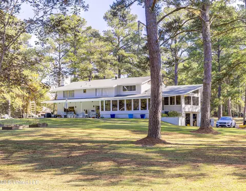 Exterior - 704 Brenmar St, Brandon, MS 39042 photo 10 of 11