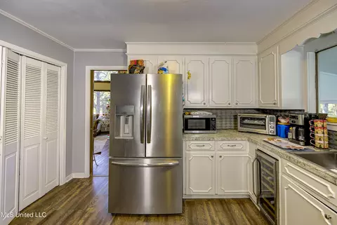 Kitchen - 704 Brenmar St, Brandon, MS 39042 photo 3 of 5