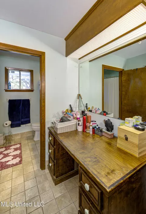 Bath - 704 Brenmar St, Brandon, MS 39042 photo 3 of 7