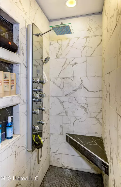 Bath - 704 Brenmar St, Brandon, MS 39042 photo 6 of 7