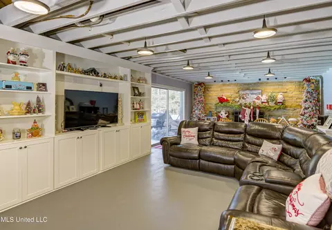 Living - 704 Brenmar St, Brandon, MS 39042 photo 3 of 3