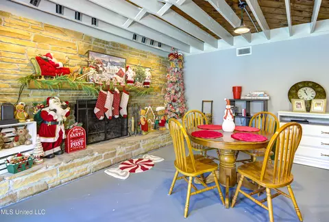 Dining - 704 Brenmar St, Brandon, MS 39042 photo 6 of 6