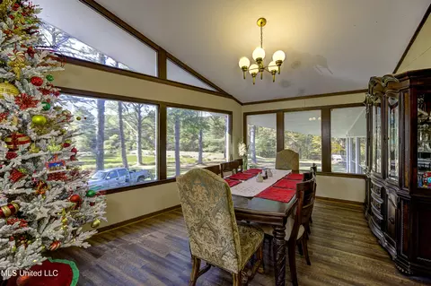 Dining - 704 Brenmar St, Brandon, MS 39042 photo 1 of 6
