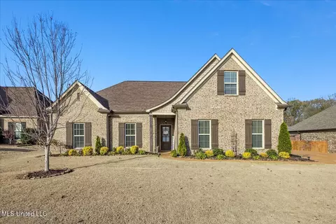 552 Benton Dr, Nesbit, MS 38651