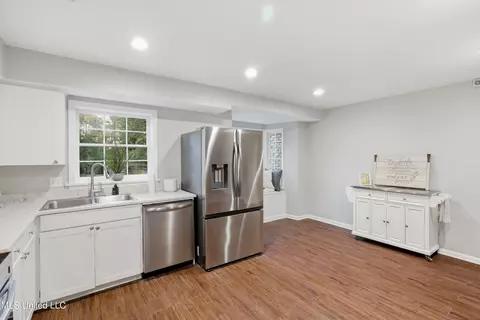 Kitchen - 2040 Brecon Dr, Jackson, MS 39211 photo 3 of 3