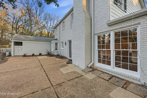 Exterior - 2040 Brecon Dr, Jackson, MS 39211 photo 5 of 6