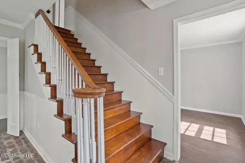 Entry Way - 2040 Brecon Dr, Jackson, MS 39211 photo 1 of 4