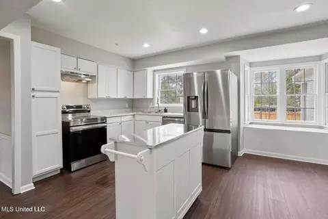 Kitchen - 2040 Brecon Dr, Jackson, MS 39211 photo 1 of 4