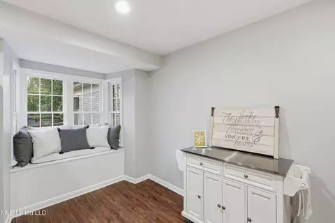 Entry Way - 2040 Brecon Dr, Jackson, MS 39211 photo 2 of 2