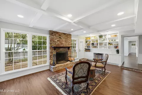 Living - 2040 Brecon Dr, Jackson, MS 39211 photo 2 of 5