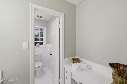 Bath - 2040 Brecon Dr, Jackson, MS 39211 photo 8 of 9