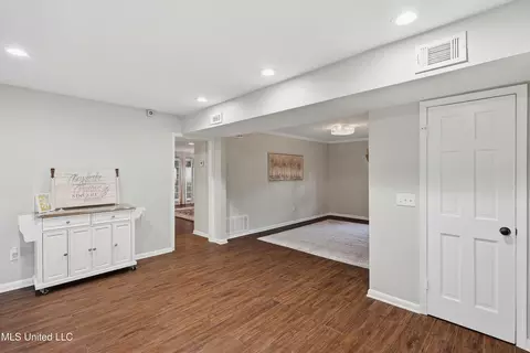 Entry Way - 2040 Brecon Dr, Jackson, MS 39211 photo 1 of 2