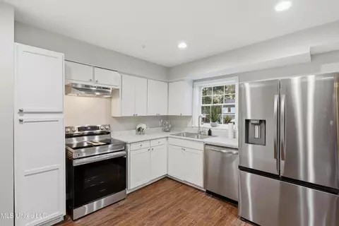 Kitchen - 2040 Brecon Dr, Jackson, MS 39211 photo 1 of 3