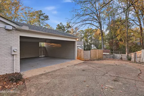 Exterior - 2040 Brecon Dr, Jackson, MS 39211 photo 3 of 6